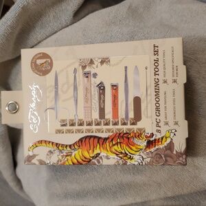 Ed Hardy 8 Piece Grooming Set W/ Case